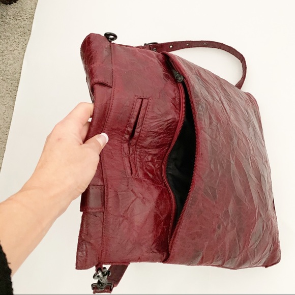 Matt & Nat Vegan Crinkle Crossbody Bag Distressed - Picture 6 of 17